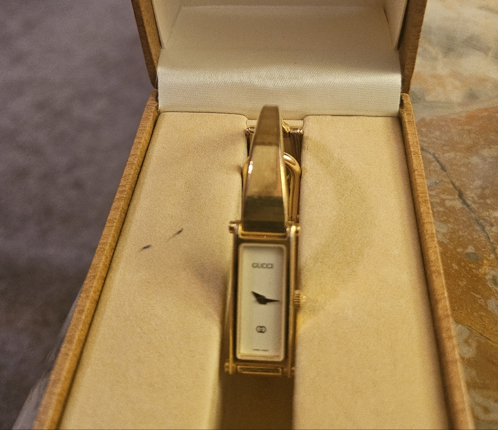 Gucci 1500L Horsebit Gold Quartz Bracelet Watch Need Battery Lite Wear